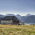 Das 1856/57 erbaute Hotel Belalp thront beim Aletschbord. Das 1856/57 erbaute Hotel Belalp thront beim Aletschbord.The Hotel Belalp, built in 1856/57, is enthroned at the Aletschbord.