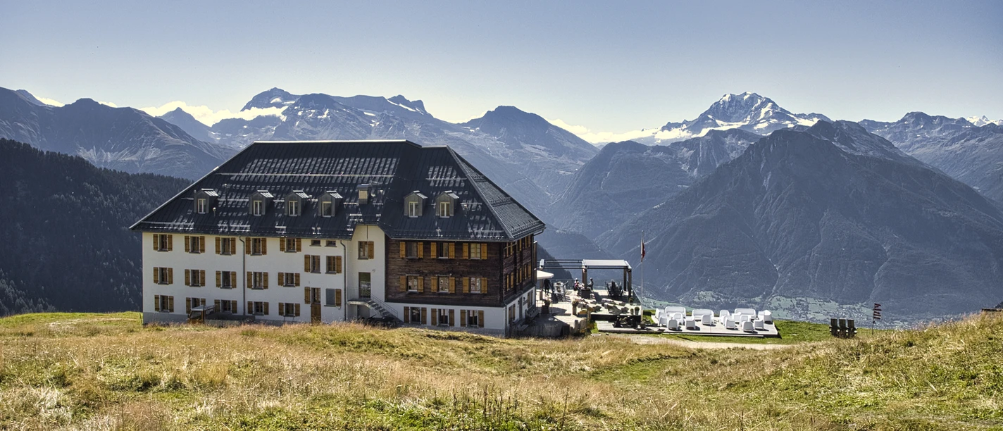 The Hotel Belalp, built in 1856/57, is enthroned at the Aletschbord. The Hotel Belalp, built in 1856/57, is enthroned at the Aletschbord.