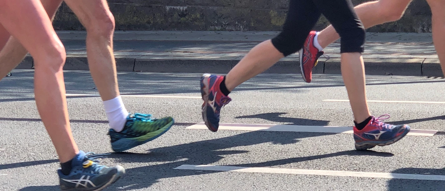 Spargellauf Nienburg Group of runners in sporty shoes on a city street during the Nienburg asparagus run.