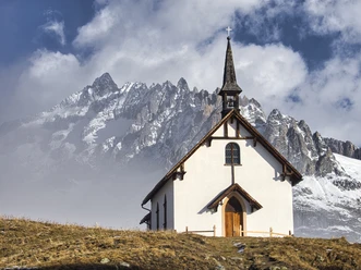 The neo-Gothic Lüsgen Chapel on the Belalp was built in 1883/1884. The neo-Gothic Lüsgen Chapel on the Belalp was built in 1883/1884.