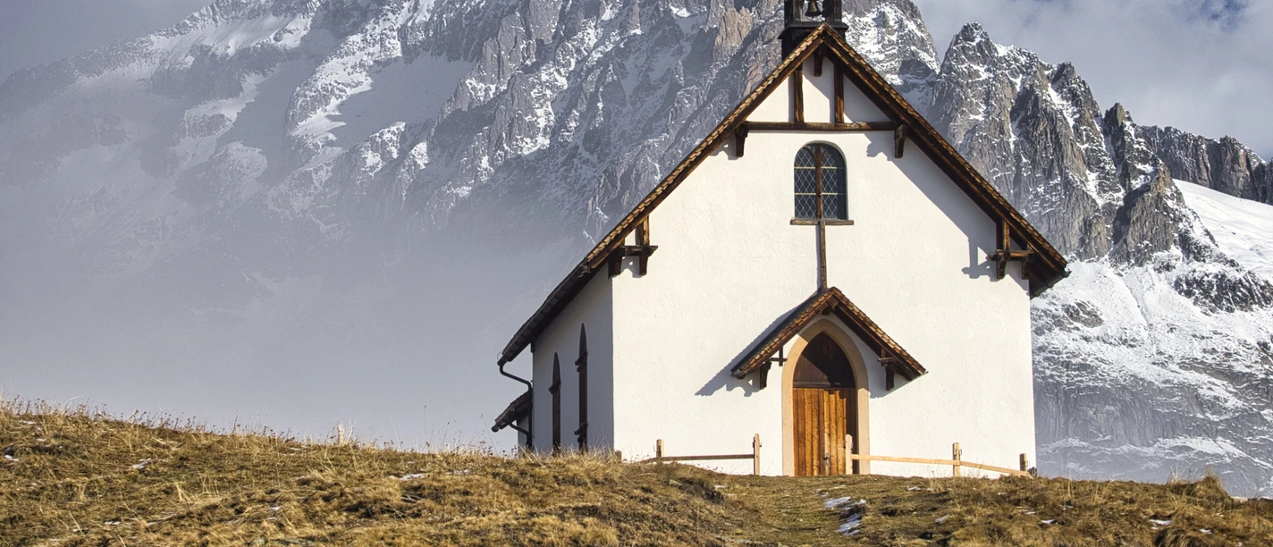 The neo-Gothic Lüsgen Chapel on the Belalp was built in 1883/1884. The neo-Gothic Lüsgen Chapel on the Belalp was built in 1883/1884.