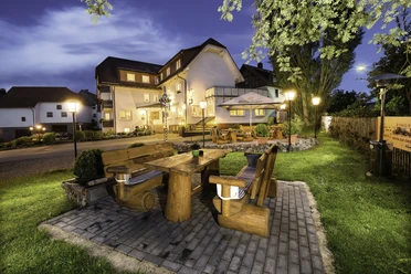 Zur Zweere, Eimelrod, Außenaufnahme abends Zur Zweere, Eimelrod, Außenaufnahme abends