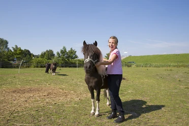 Kind mit Pferd (4).jpg