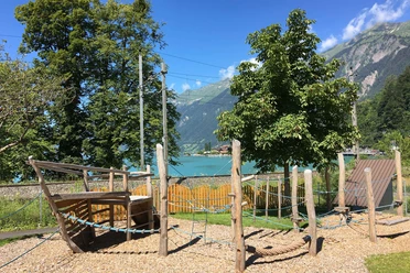 spielplatz-max-buri-brienz-klettergeruest-brienzersee.jpg