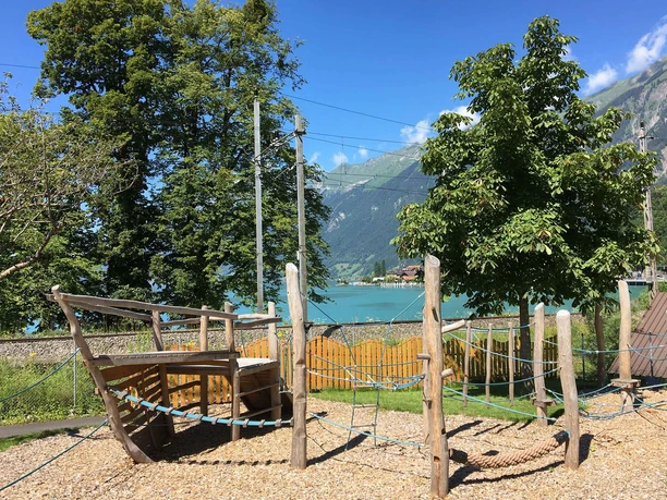 spielplatz-max-buri-brienz-klettergeruest-brienzersee.jpg
