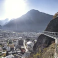 Zahlreiche Wanderwege führen über die bekannte Lötschberger-Brücke mit herrlichem Ausblick über ganz Naters. Zahlreiche Wanderwege führen über die bekannte Lötschberger-Brücke mit herrlichem Ausblick über ganz Naters.