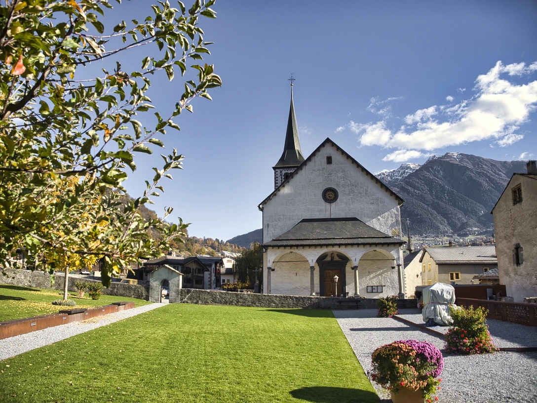 Der imposante Naturpark lädt mit seiner Grünfläche zum Verweilen ein. Der imposante Naturpark lädt mit seiner Grünfläche zum Verweilen ein.