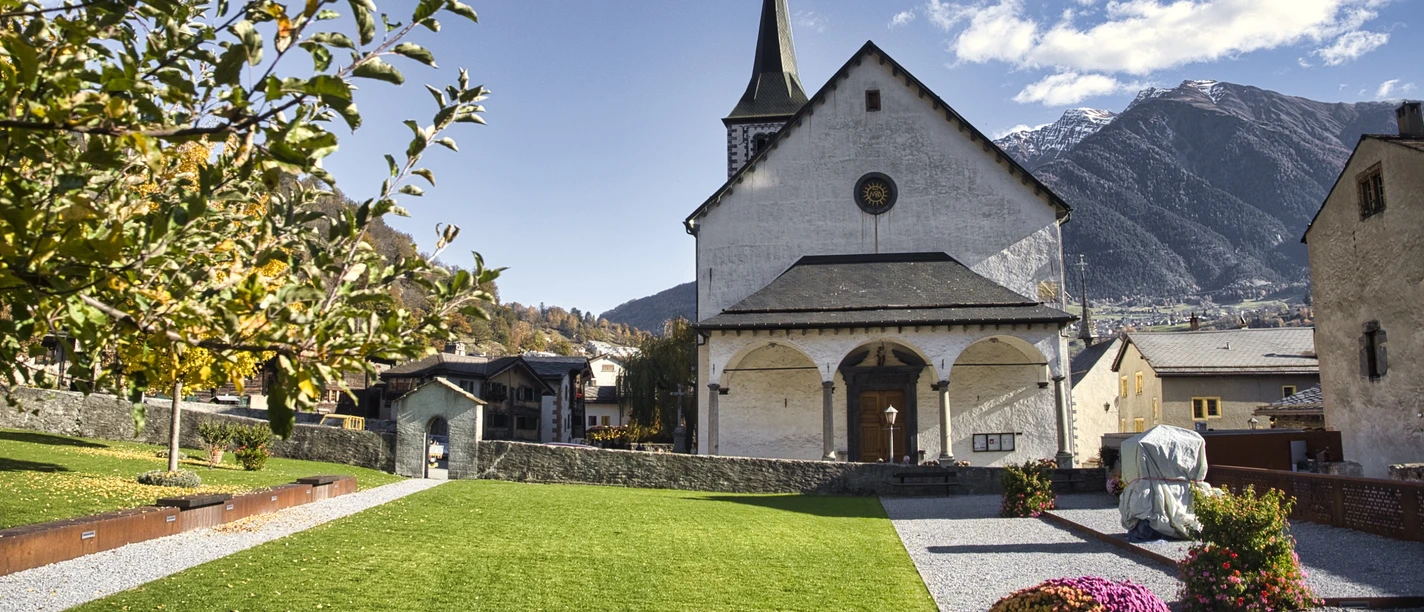 Der imposante Naturpark lädt mit seiner Grünfläche zum Verweilen ein. Der imposante Naturpark lädt mit seiner Grünfläche zum Verweilen ein.