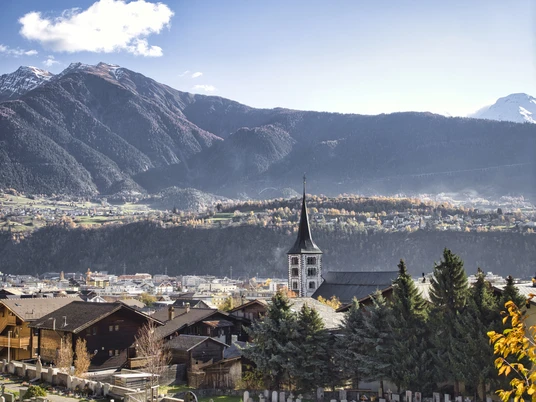 Der Kirchturm wurde bereits im 12. Jahrhundert erbaut. Der Kirchturm wurde bereits im 12. Jahrhundert erbaut.