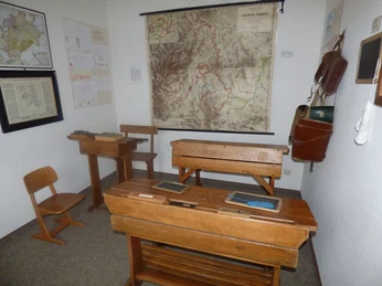 heimatmuseum-usseln-schule.jpg