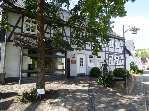 heimatmuseum-usseln-aussenansicht.jpg