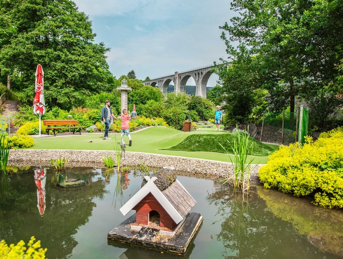 abenteuergolf-willingen-teich.jpg