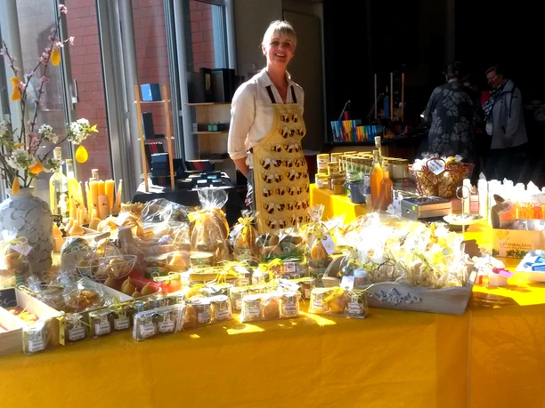 Imkerei Nötzel - Mit dem Verkaufsstand unterwegs Imkerei Nötzel - Mit dem Verkaufsstand unterwegs