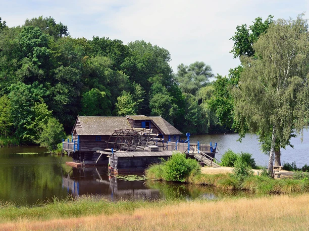 Schiffsmühle Mühlenmuseum Gifhorn.jpg Schiffsmühle im Mühlenmuseum Gifhorn