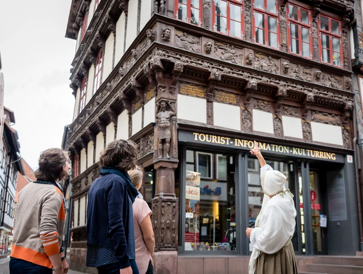 Stadtführung Eickesches Haus Eine Stadtführung vor dem Eickeschen Haus.