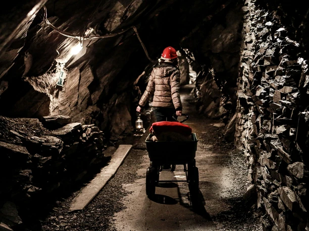Susanne Müller mit Wagen, Glück Auf Meditation