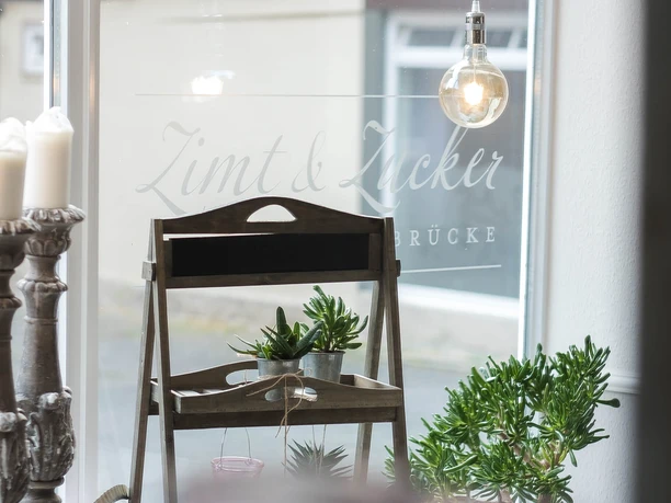 Shop window Cafe Zimt und Zucker at the Werrabrücke, Hann. Münden