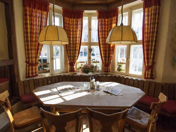 Gemütlicher Sitzplatz im Erker im Willinger Brauhaus Gemütlicher Sitzplatz im Erker im Willinger Brauhaus