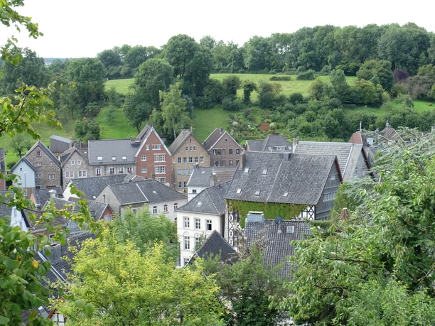Blick von oben auf die Dächer Kornelimünsters.