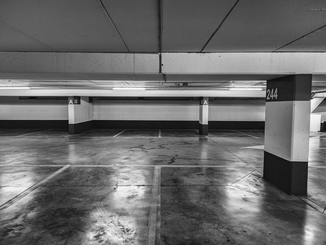 In Blatten gibt es sowohl im Sommer wie auch im Winter genügend Parkmöglichkeiten. In Blatten gibt es sowohl im Sommer wie auch im Winter genügend Parkmöglichkeiten.