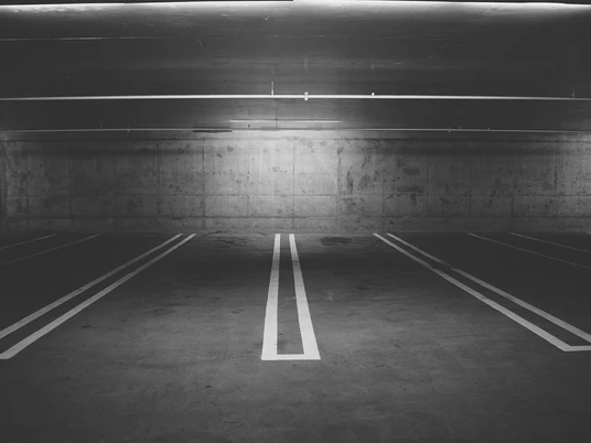 In Blatten gibt es sowohl im Sommer wie auch im Winter genügend Parkmöglichkeiten. In Blatten gibt es sowohl im Sommer wie auch im Winter genügend Parkmöglichkeiten.