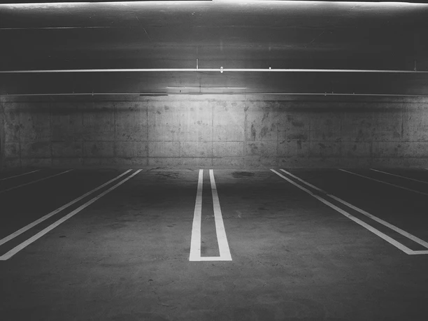 In Blatten gibt es sowohl im Sommer wie auch im Winter genügend Parkmöglichkeiten. In Blatten gibt es sowohl im Sommer wie auch im Winter genügend Parkmöglichkeiten.