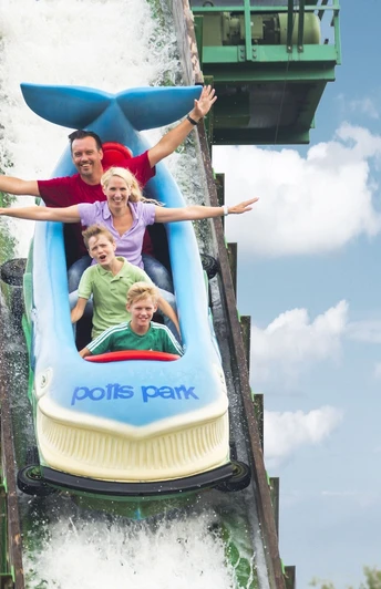 Minden - Pottwal Das Bild zeigt die Wildwasserbahn des potts park.