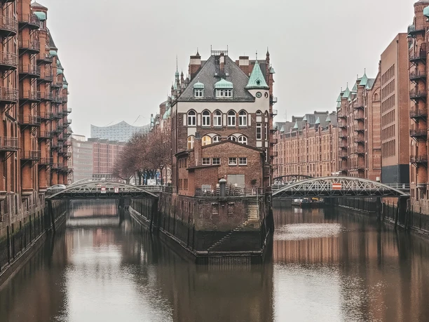 Wasserschloss Hamburg Speicherstadt.jpg