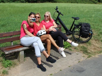 Radlerinnen an der Mittelweser