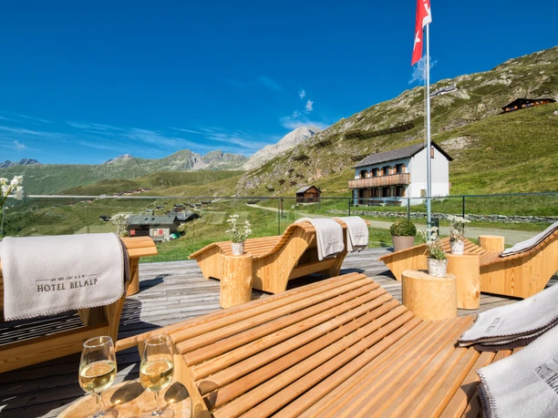 Relax-Sessel auf der Panorama Terrasse des Hotel Restaurant Belalp