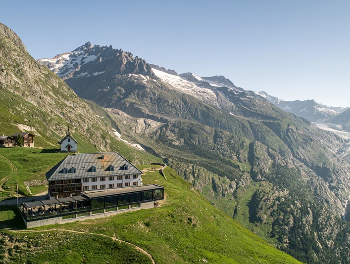 Hotel Belalp mit Blick auf den Aletschgletscher Der Blick vom Hotel Belalp auf den Grossen Aletschgletscher
