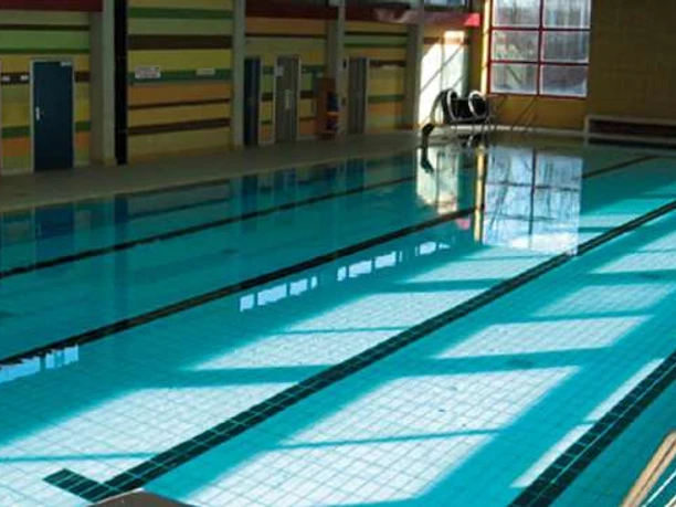 hallenbad-greene-schwimmbecken