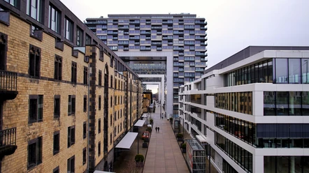Rheinauhafen Das Bild zeigt den modernen Rheinauhafen in Köln mit den ikonischen Kranhäusern.