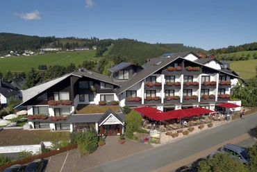ansicht-sporthotel-zum-hohen-eimberg.jpg