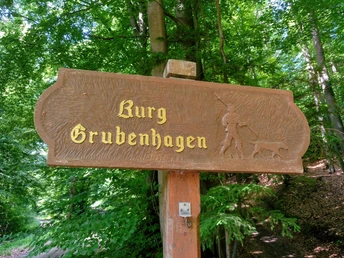 Hinweisschild_Burgruine Grubenhagen hinweisschild-burgruine-grubenhagen