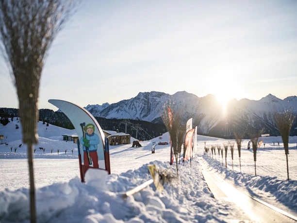 In Hexenland on the Belalp, children learn to ski in a playful way. In Hexenland on the Belalp, children learn to ski in a playful way.