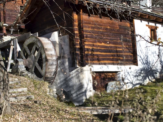 Das Backhaus befindet sich im Alten Blatten. Es kann noch heute vollständig genutzt und besichtigt werden. Das Backhaus befindet sich im Alten Blatten. Es kann noch heute vollständig genutzt und besichtigt werden.The bakehouse is located in the Old Blatten. It can still be fully used and visited today.