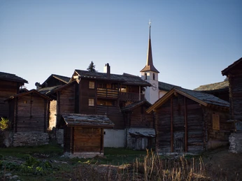 Blatten - exciting, cultural and educational. Blatten – spannend, kulturell und lehrreich.Blatten - exciting, cultural and educational.Blatten - passionnant, culturel et éducatif.