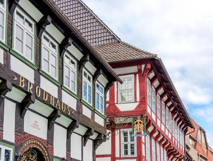 Brodhaus mit Zunftzeichen Das Brodhaus mit dem Zunftzeichen der Bäcker.The Brodhaus with the bakers' guild sign.Brodhaus med bagerlaugets skilt.Het Brodhaus met het bord van het bakkersgilde.