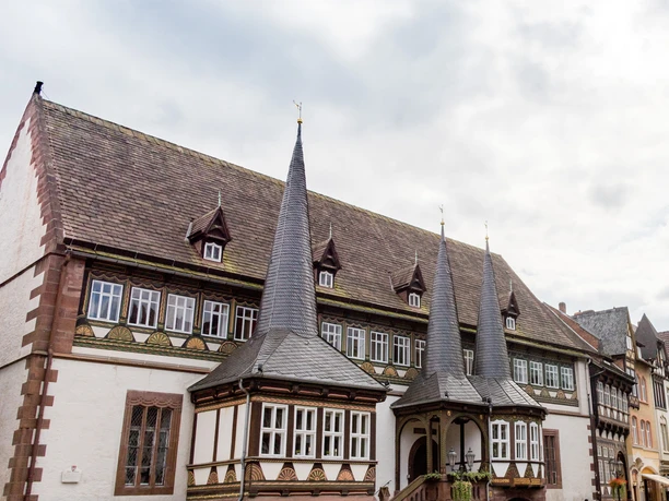 Altes Rathaus in Einbeck Oude stadhuis_diagonaal vanaf de zijkant