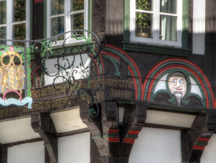 Brodhaus-Schnitzereien-Neidkopf Brodhaus-Schnitzereien-NeidkopfBrodhaus carvings envy headBrodhaus-udskæringer misundelseshovedBrodhaus houtsnijwerk afgunst kop