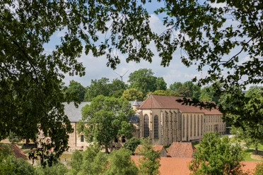 Kloster Dalheim Kloster Dalheim in ländlicher Landschaft, umgeben von Bäumen, mit historischem Gebäudekomplex.