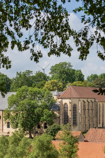 Kloster Dalheim Kloster Dalheim in ländlicher Landschaft, umgeben von Bäumen, mit historischem Gebäudekomplex.