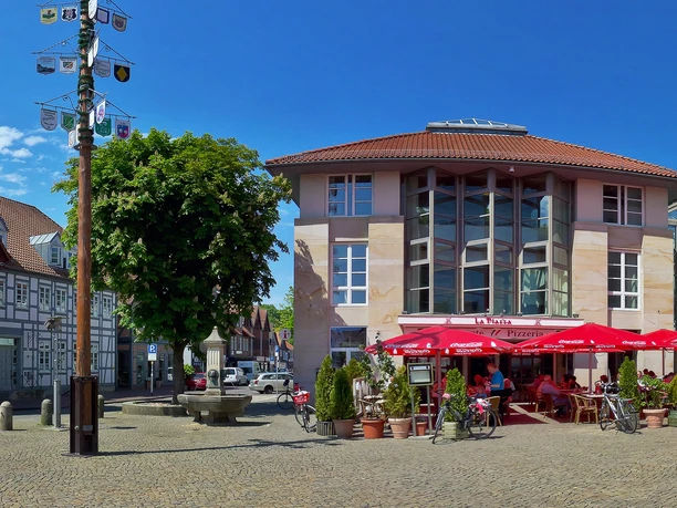 Gifhorn Marktplatz Rathaus.jpg Marktplatz Gifhorn