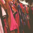 Flohmarkt in Neukirchen bei Malente Kostueme in einer Flohmarktscheune