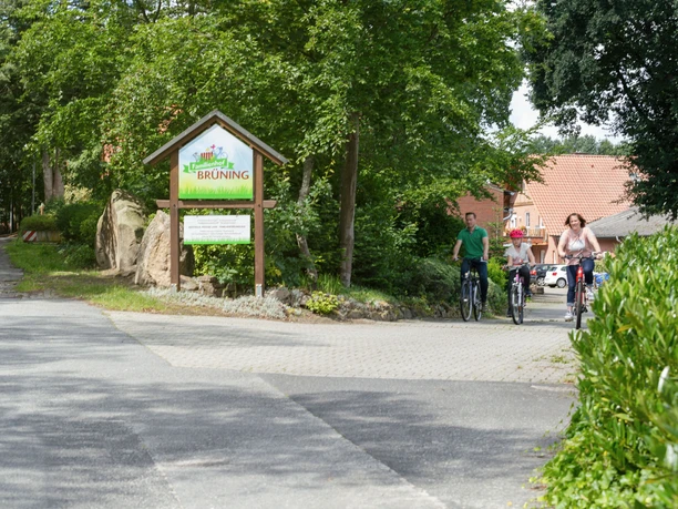 Portraits, Gruppenaufnahmen, Spielplatz, Schnittbilder auf dem Familienhof Brüning am 11.07.2020 in Meppen. Portraits, Gruppenaufnahmen, Spielplatz, Schnittbilder auf dem Familienhof Brüning am 11.07.2020 in Meppen.