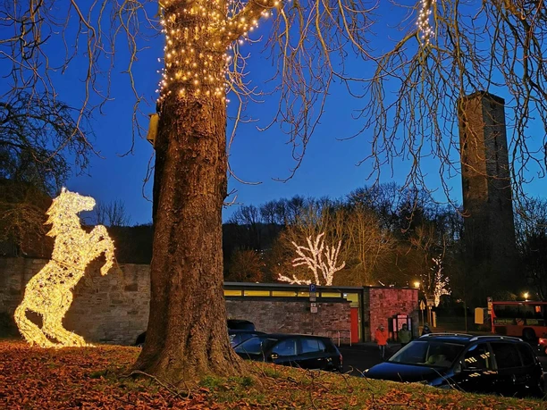 Lichterzauber Hann. Münden, Pferd vor dem Welfenschloss Toverlicht in Hann. Münden, paard voor het kasteel van Guelph
