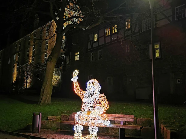Lichterzauber Hann. Münden, Weihnachtsmann am Dielengraben Lichterzauber Hann. Münden, Weihnachtsmann am Dielengraben