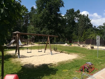 Kinderspielplatz mit Matschbereich dav