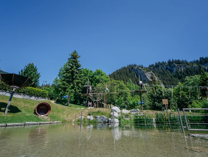 In Blatten, everyone gets their money's worth. In Blatten kommt jeder und jede auf seine Kosten.In Blatten, everyone gets their money's worth.